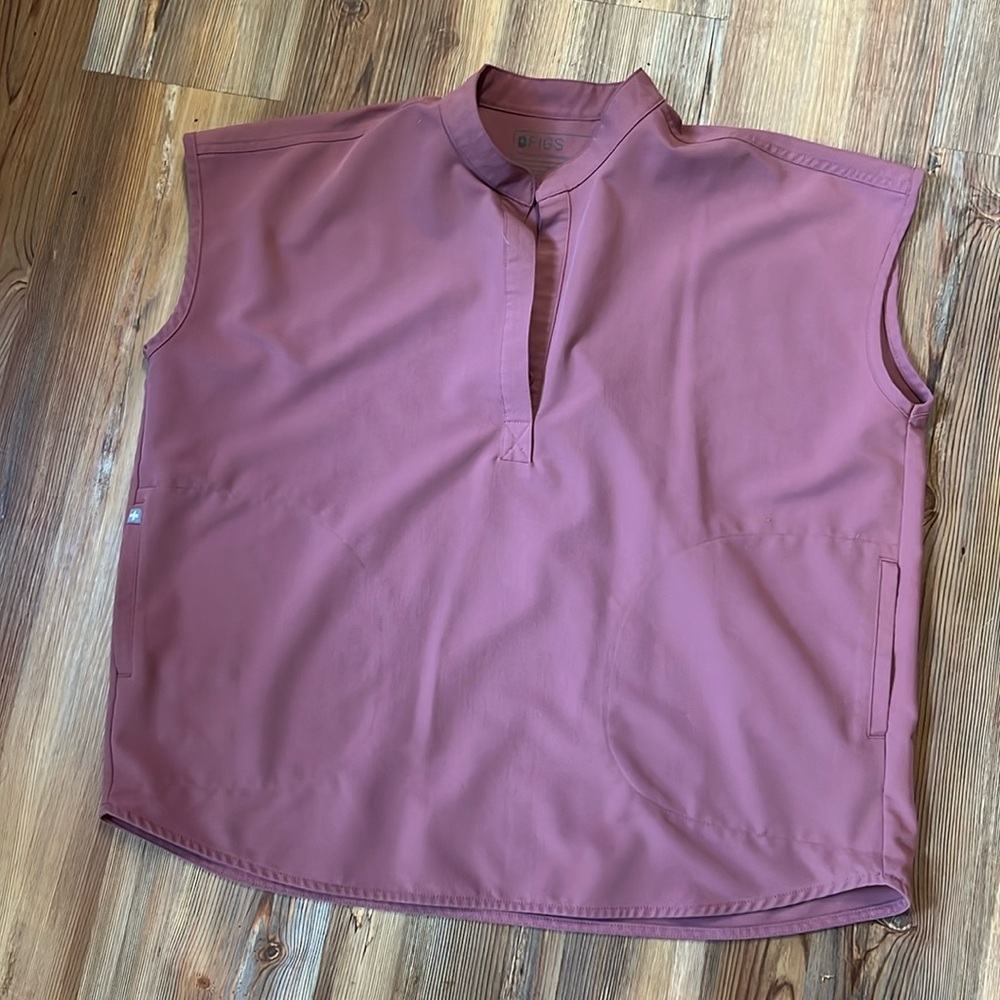 Figs scrub top size L
